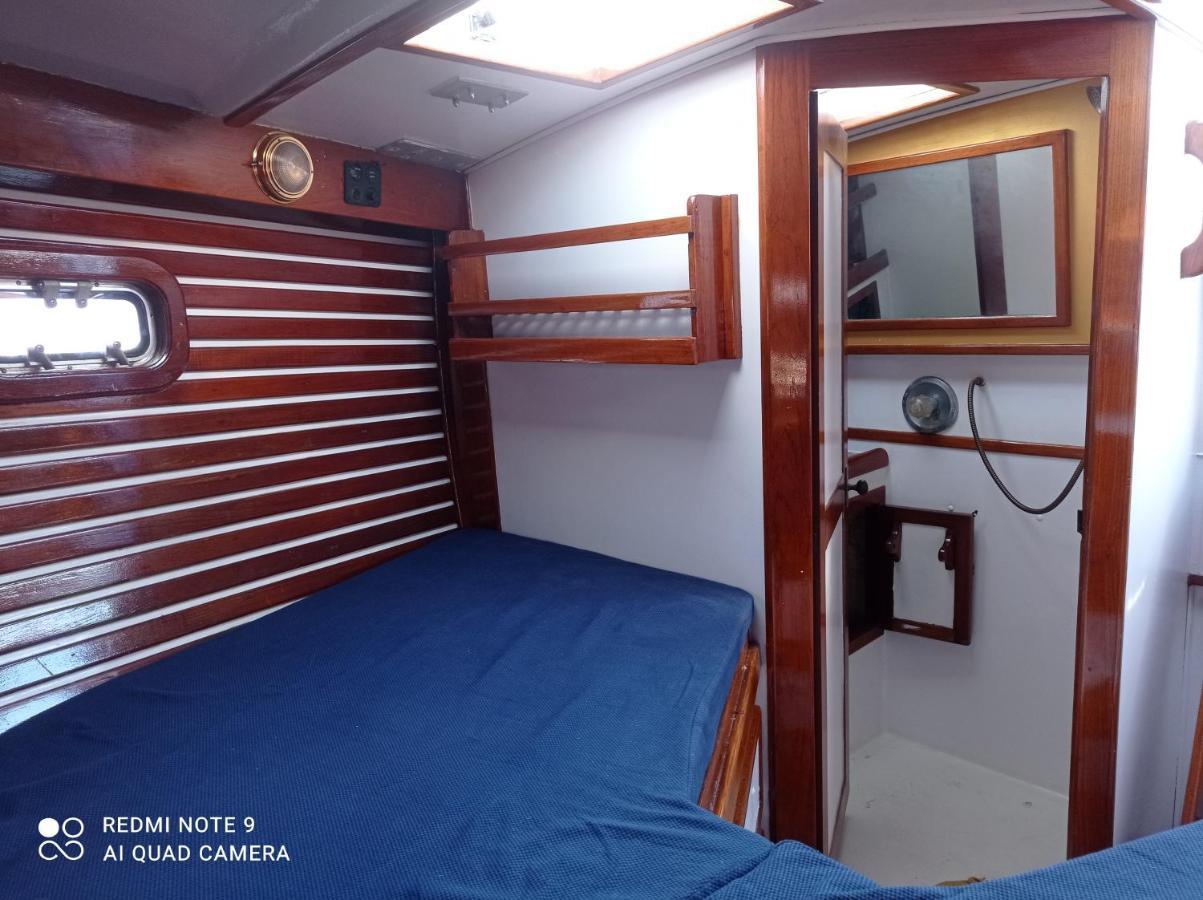Spacious And Cozy Caribbean Boat In Barcelona With Tour Option Сан-Адриан-де-Бесос Экстерьер фото