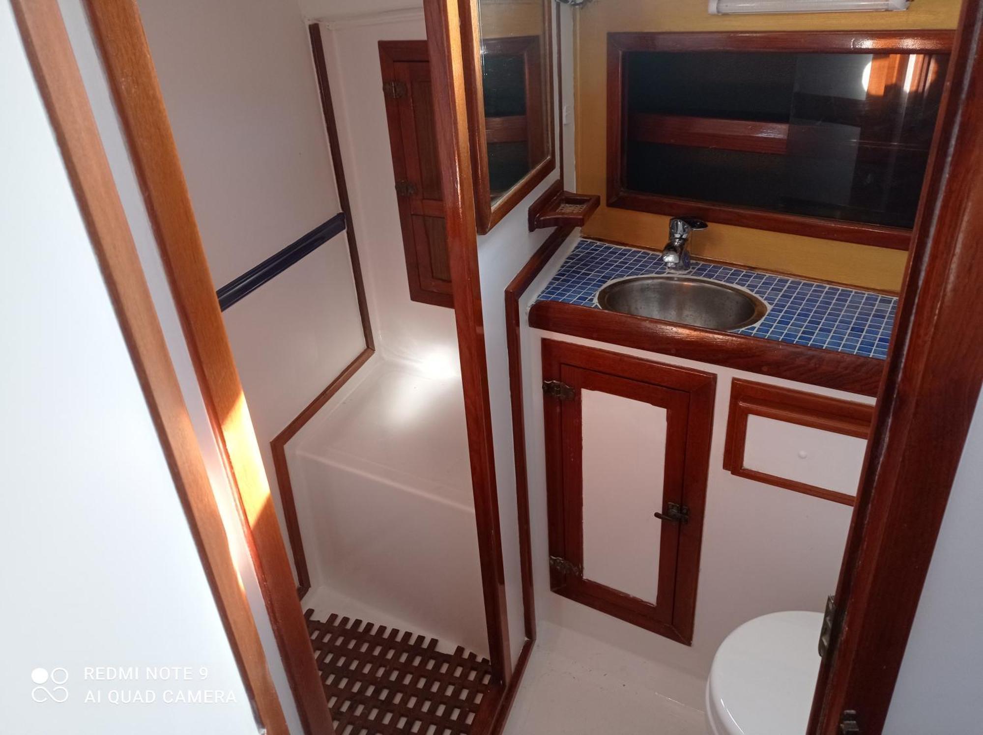 Spacious And Cozy Caribbean Boat In Barcelona With Tour Option Сан-Адриан-де-Бесос Экстерьер фото