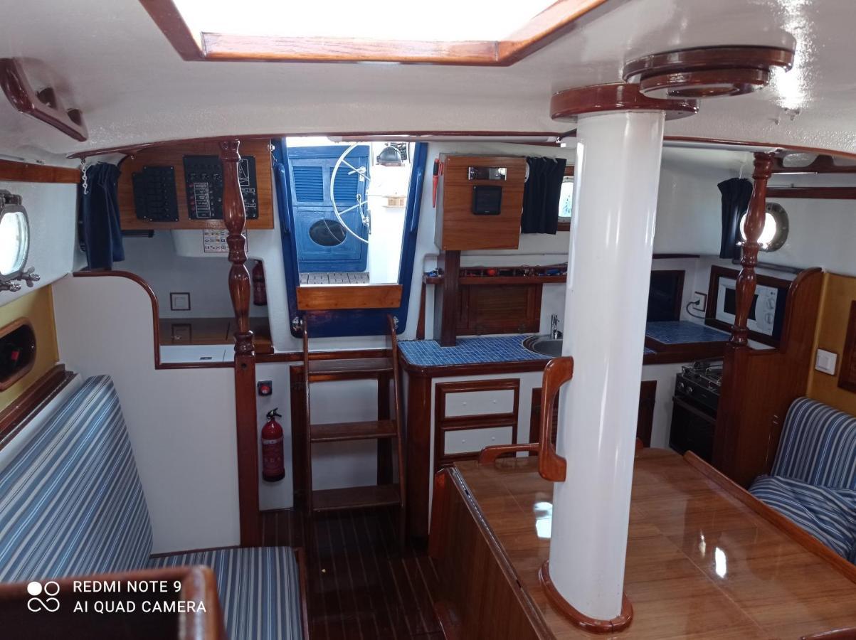 Spacious And Cozy Caribbean Boat In Barcelona With Tour Option Сан-Адриан-де-Бесос Экстерьер фото