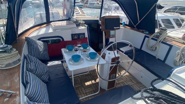 Spacious And Cozy Caribbean Boat In Barcelona With Tour Option Сан-Адриан-де-Бесос Экстерьер фото