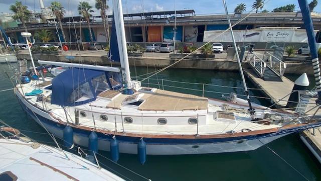 Spacious And Cozy Caribbean Boat In Barcelona With Tour Option Сан-Адриан-де-Бесос Экстерьер фото