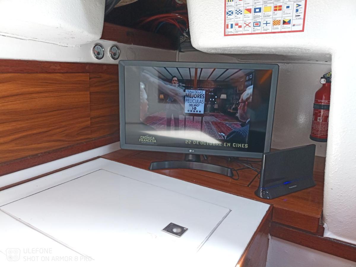 Spacious And Cozy Caribbean Boat In Barcelona With Tour Option Сан-Адриан-де-Бесос Экстерьер фото