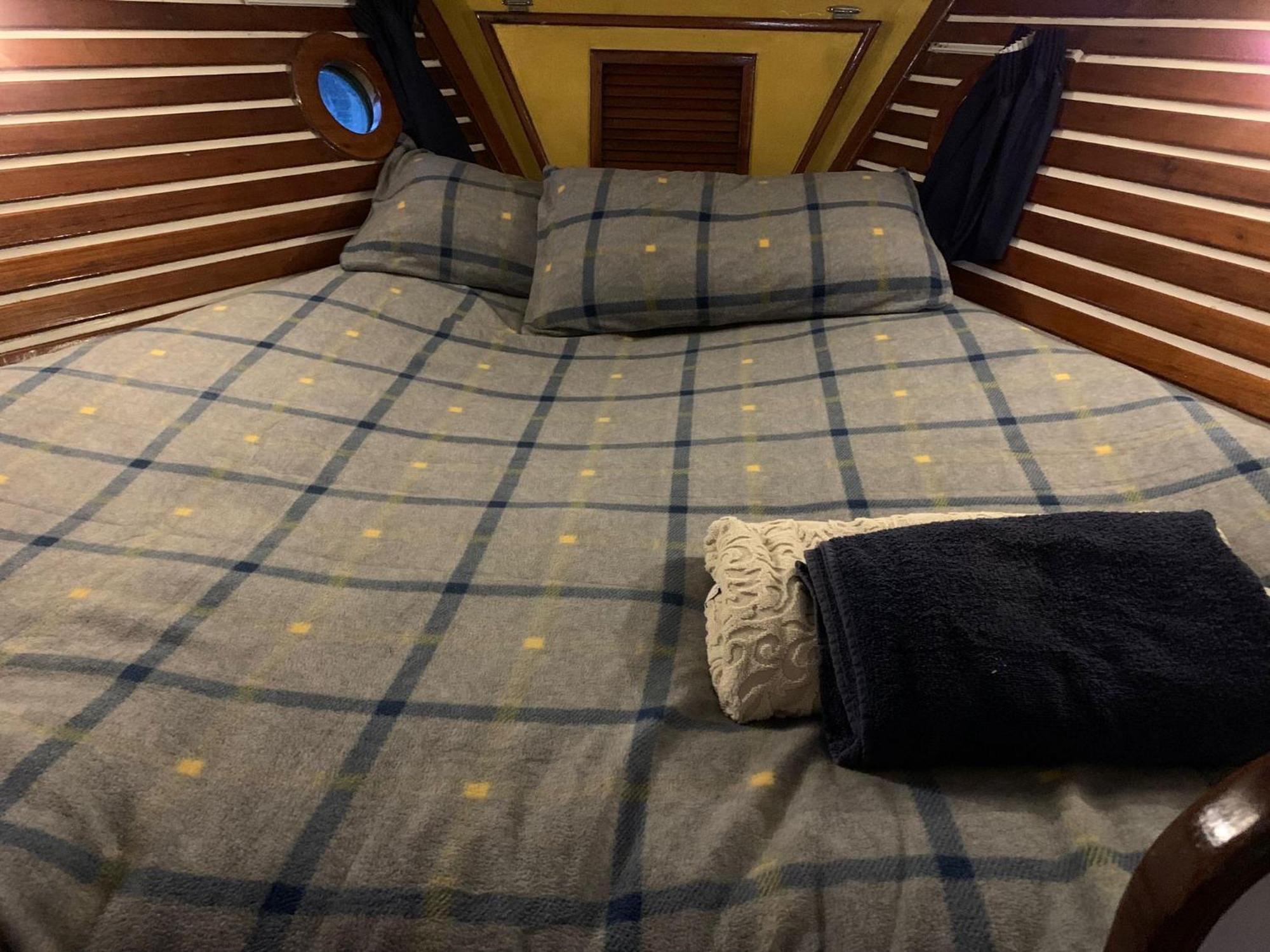 Spacious And Cozy Caribbean Boat In Barcelona With Tour Option Сан-Адриан-де-Бесос Экстерьер фото
